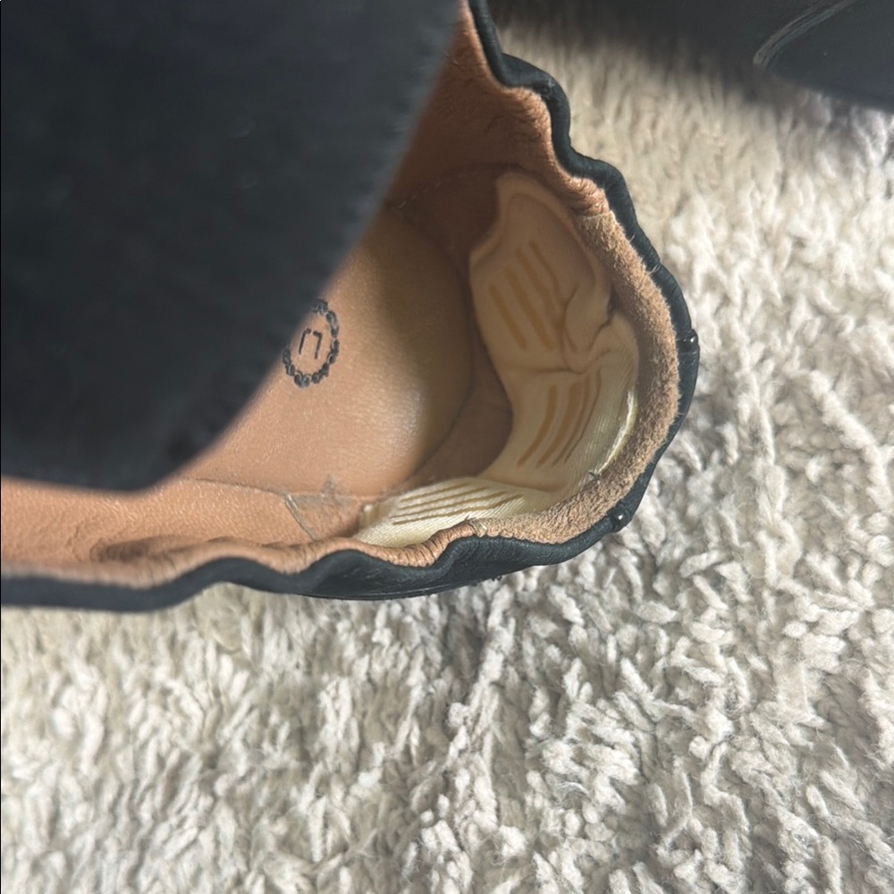 Bethlehem Joe Black Scallop-Edge Leather Loafers - Picture 7 of 10